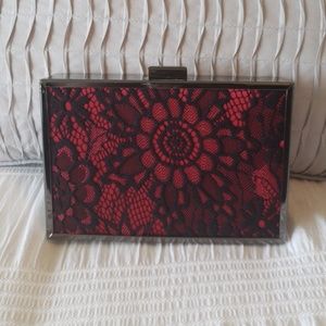 Flower embroidered clutch